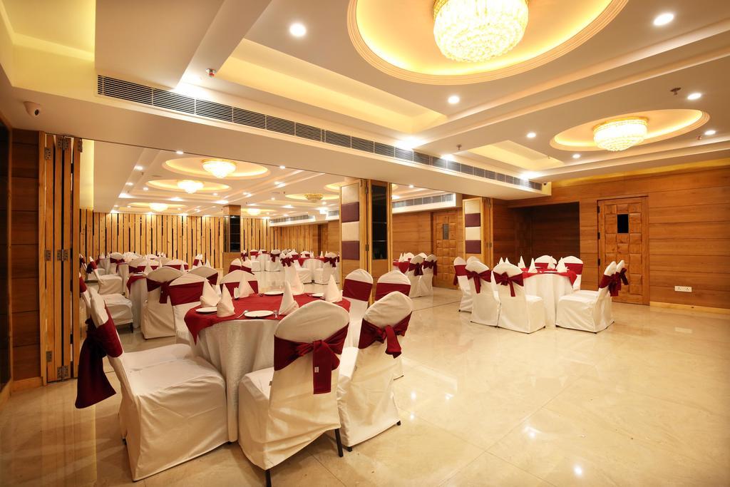 Mint Hotel Premia Chandigarh, Zirakpur Exteriér fotografie