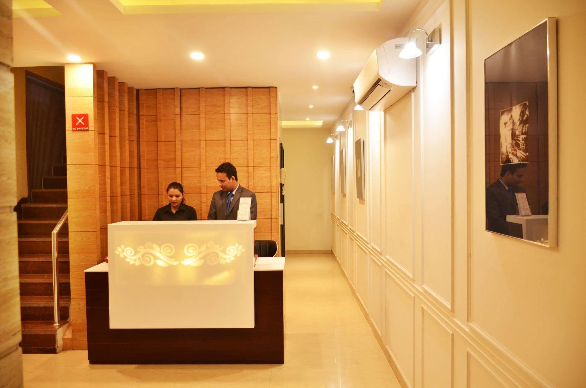 Mint Hotel Premia Chandigarh, Zirakpur Exteriér fotografie